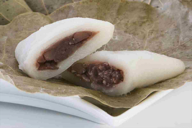 素朴な味の朴葉餅です。