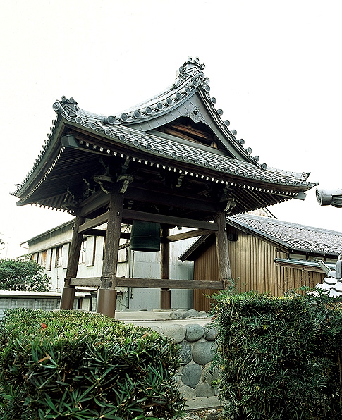 深妙寺にある元常楽寺の鐘楼