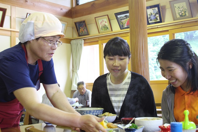 茶の里野菜村店内の様子