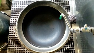 岐阜県東白川村にある釜渕豆腐店「釜渕のあげ」の地釜