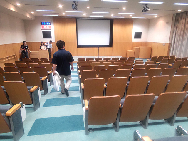 写真:発表会会場の下見